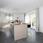 Strandhaus Buskam Im Moenchgut Auf Ruegen *