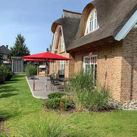 Strandhaus Buskam Im Moenchgut Auf Ruegen * Lobbe
