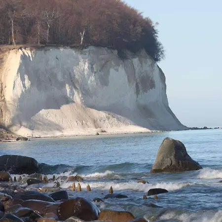 Vakantiehuis Strandhaus Buskam Im Moenchgut Auf Ruegen
