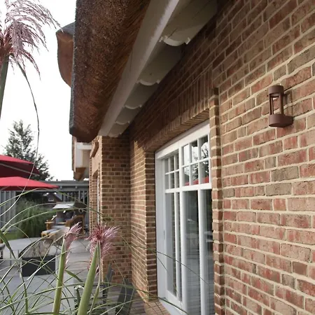 Dom wakacyjny Strandhaus Buskam Im Moenchgut Auf Ruegen Lobbe