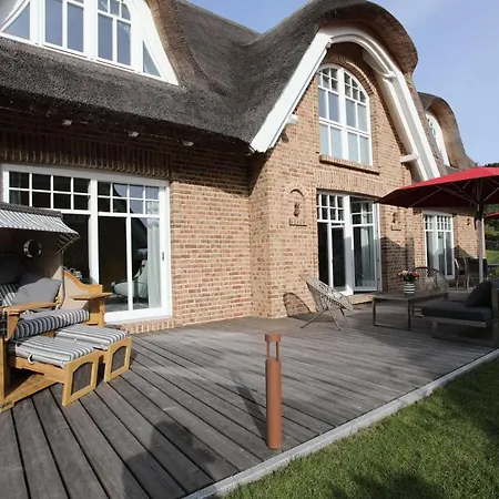 Strandhaus Buskam Im Moenchgut Auf Ruegen * Lobbe